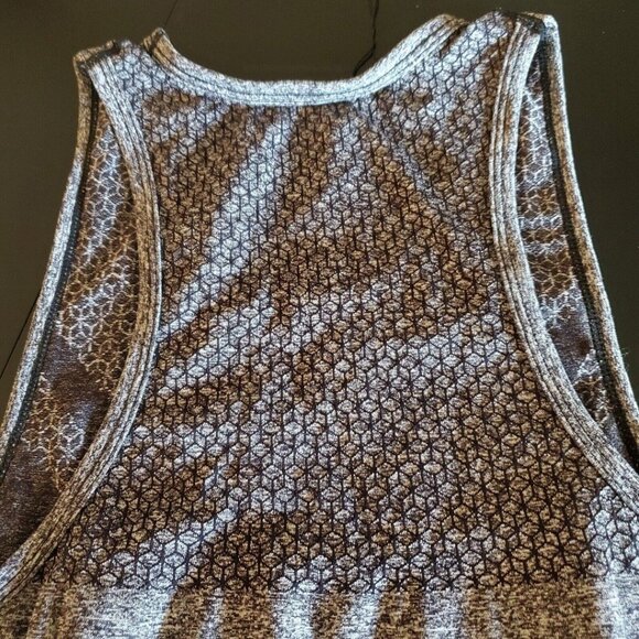 NWT Women's Muscle Nation Razorback Tank Top Workout Wear Black Size Small - Picture 6 of 6